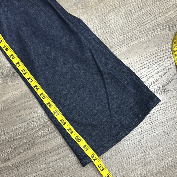 Ann Taylor Women’s High Rise Flare Jeans in Classic Rinse Wash Sz 4 - Picture 11 of 11